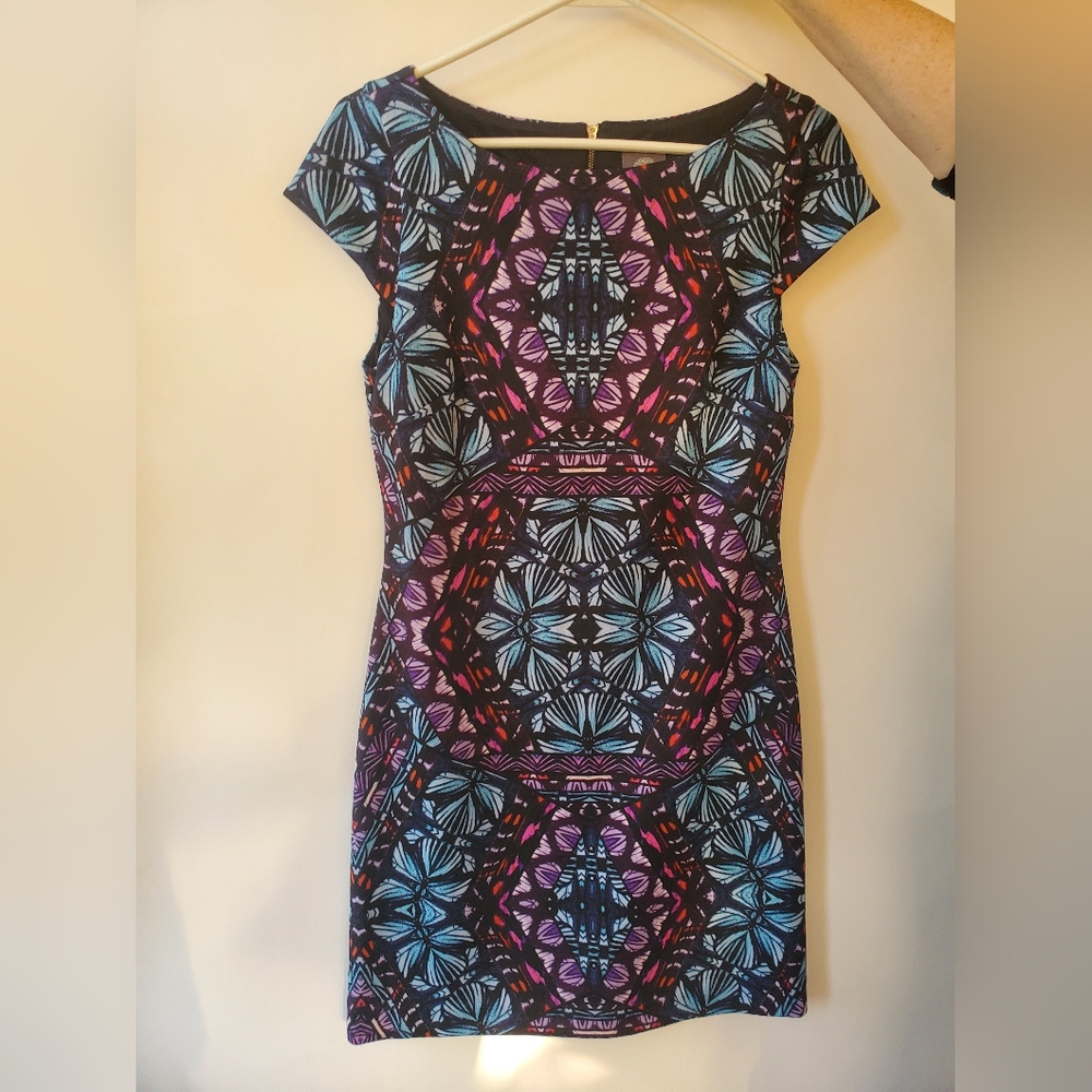 Vince Camuto scuba sheath dress- size 4